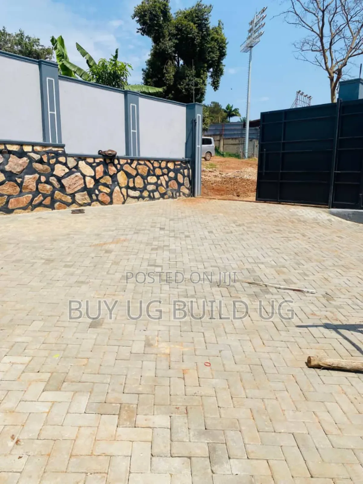 3bdrm Bungalow in Kitende Entebbe Road, Central Division for sale