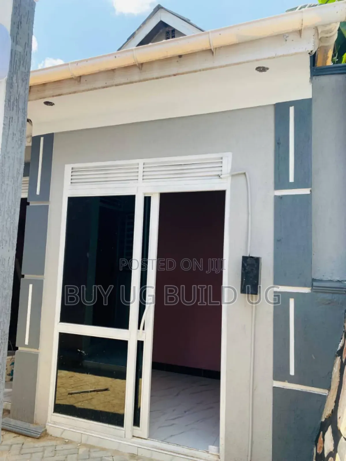 3bdrm Bungalow in Kitende Entebbe Road, Central Division for sale