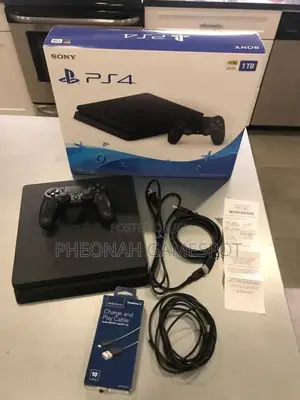 Playstation 4 Slim 500gb With 2 Controllers + Fc26 and Over 12 Games