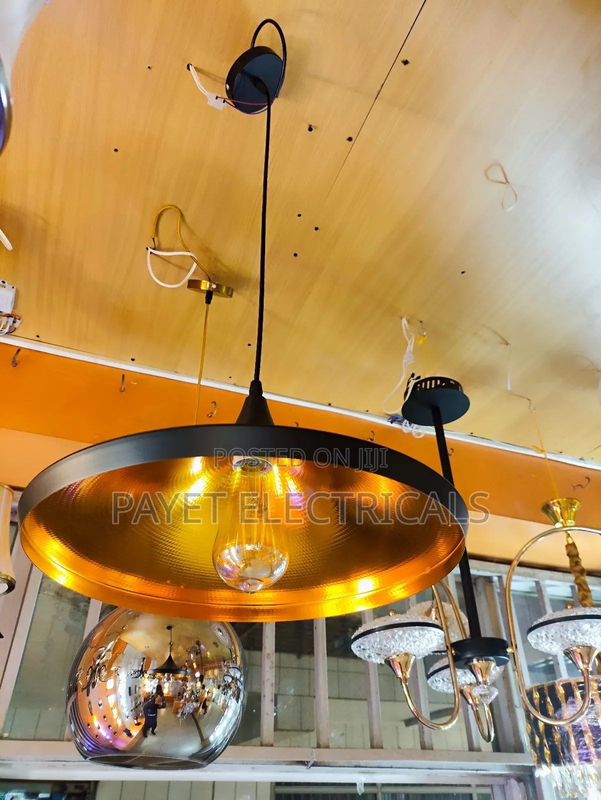 Vellomax Bar/ Restaurant Pendant Lamp Holder