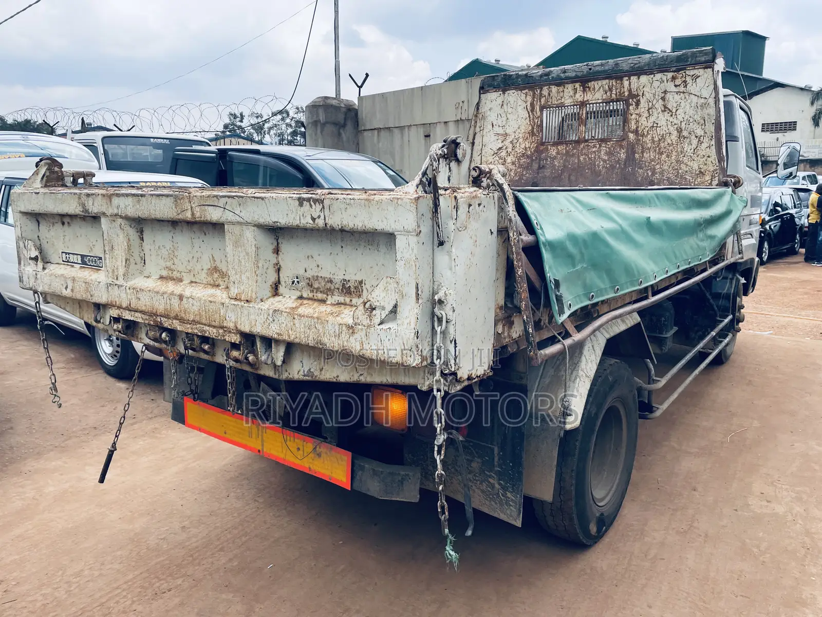 Isuzu Tipper