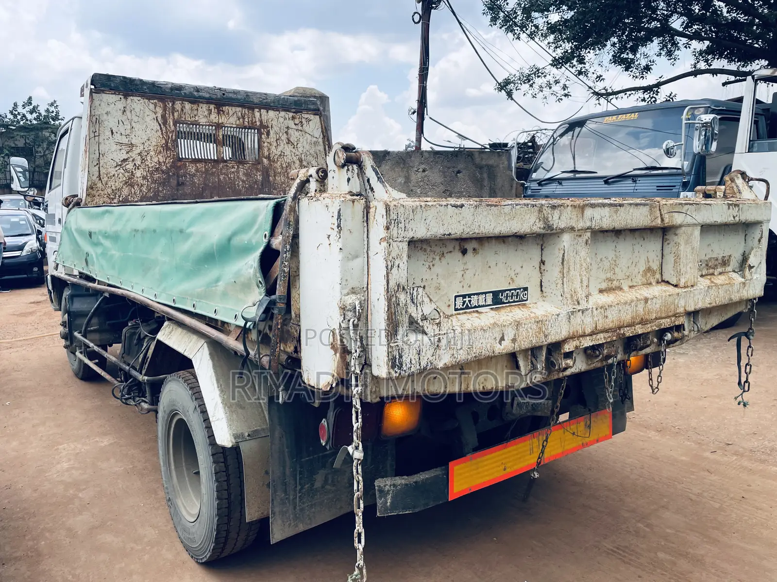 Isuzu Tipper
