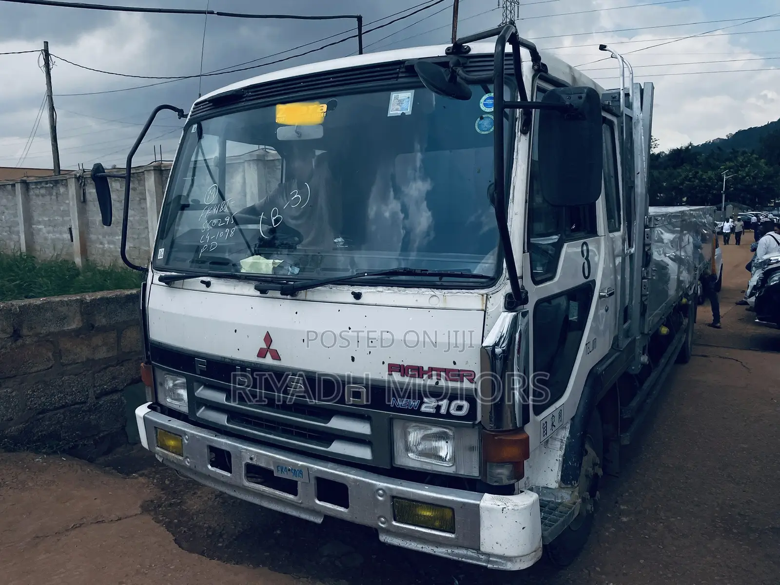 Fuso White Color Truck