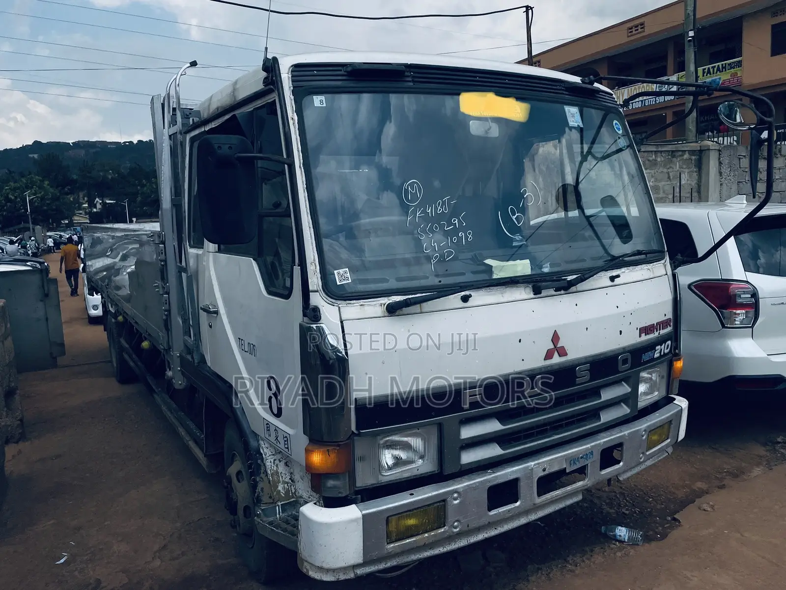 Fuso White Color Truck