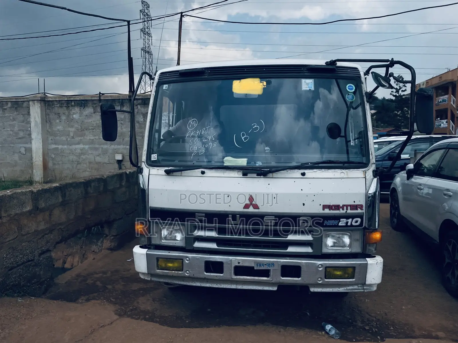 Fuso White Color Truck