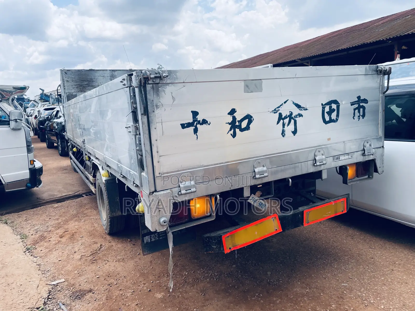 Fuso White Color Truck