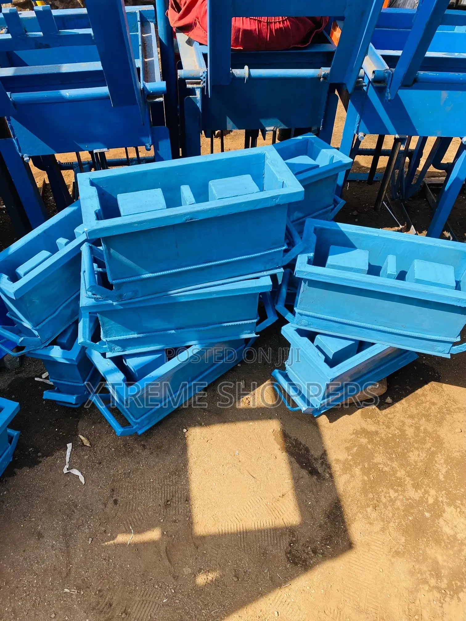 Non- Electric Moulds / Concrete Blocks Manually