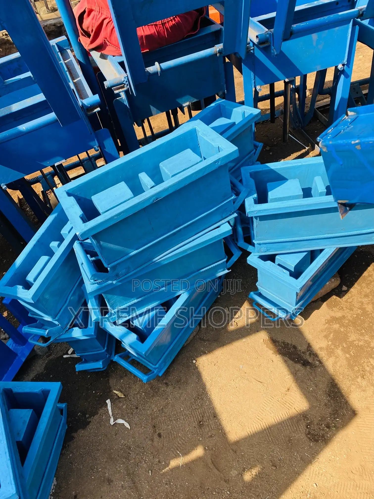 Non- Electric Moulds / Concrete Blocks Manually