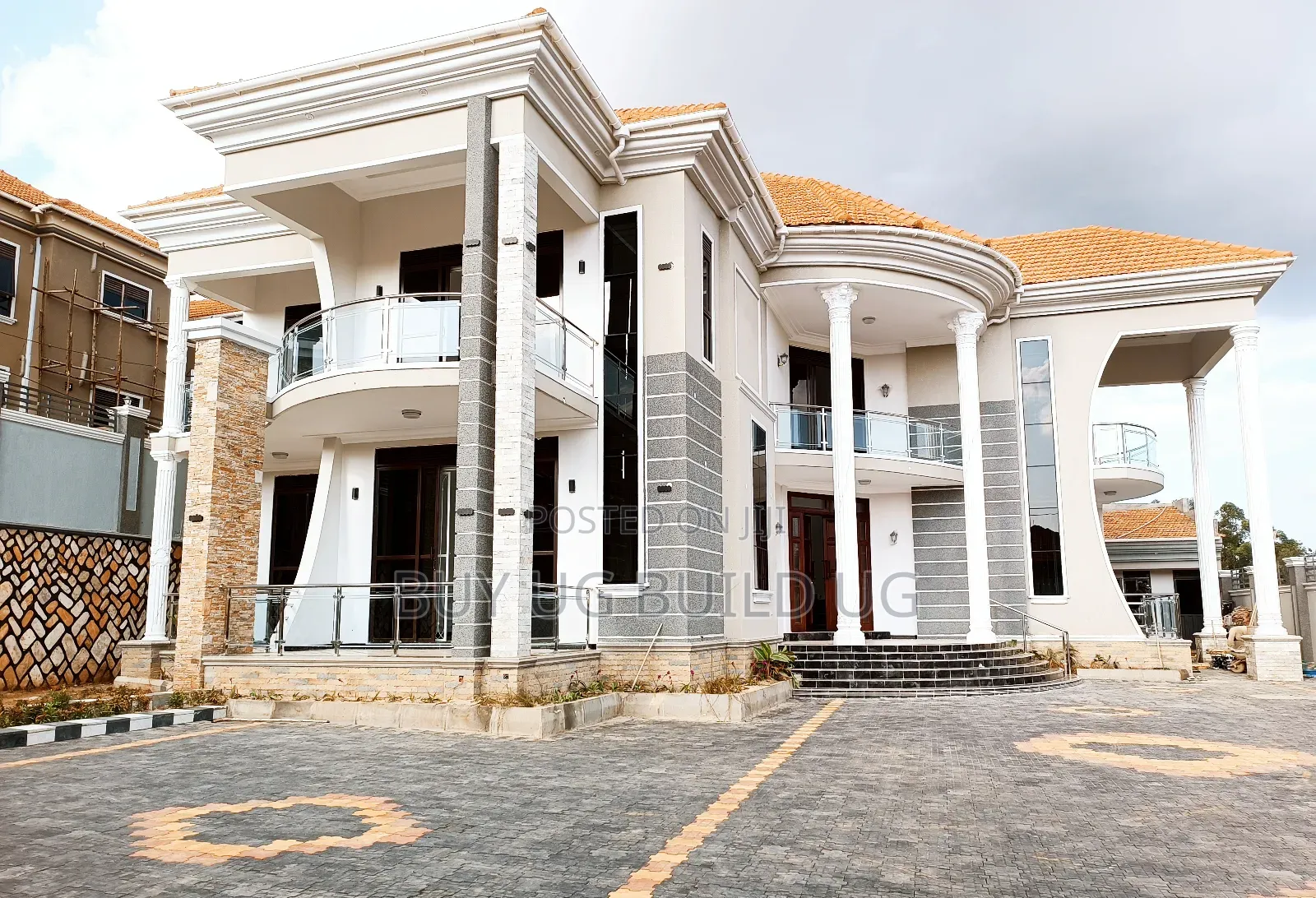 6bdrm Maisonette in Kira Mamelto Road, Central Division for sale