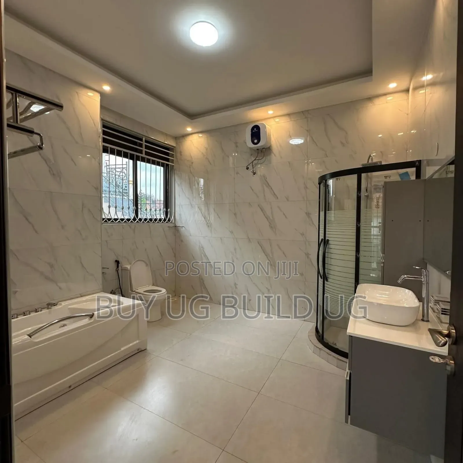 6bdrm Maisonette in Kira Mamelto Road, Central Division for sale