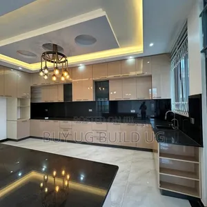 6bdrm Maisonette in Kira Mamelto Road, Central Division for sale