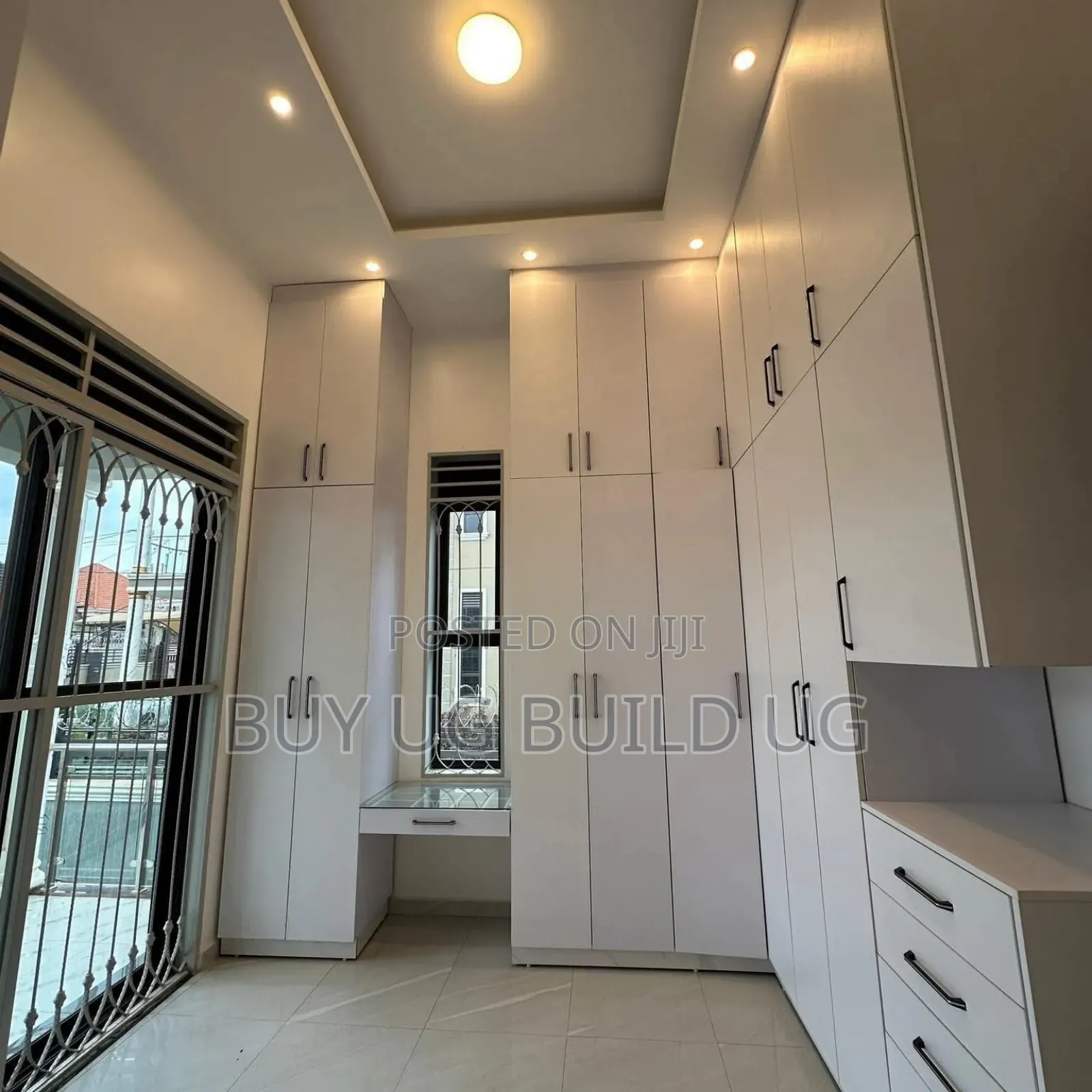 6bdrm Maisonette in Kira Mamelto Road, Central Division for sale
