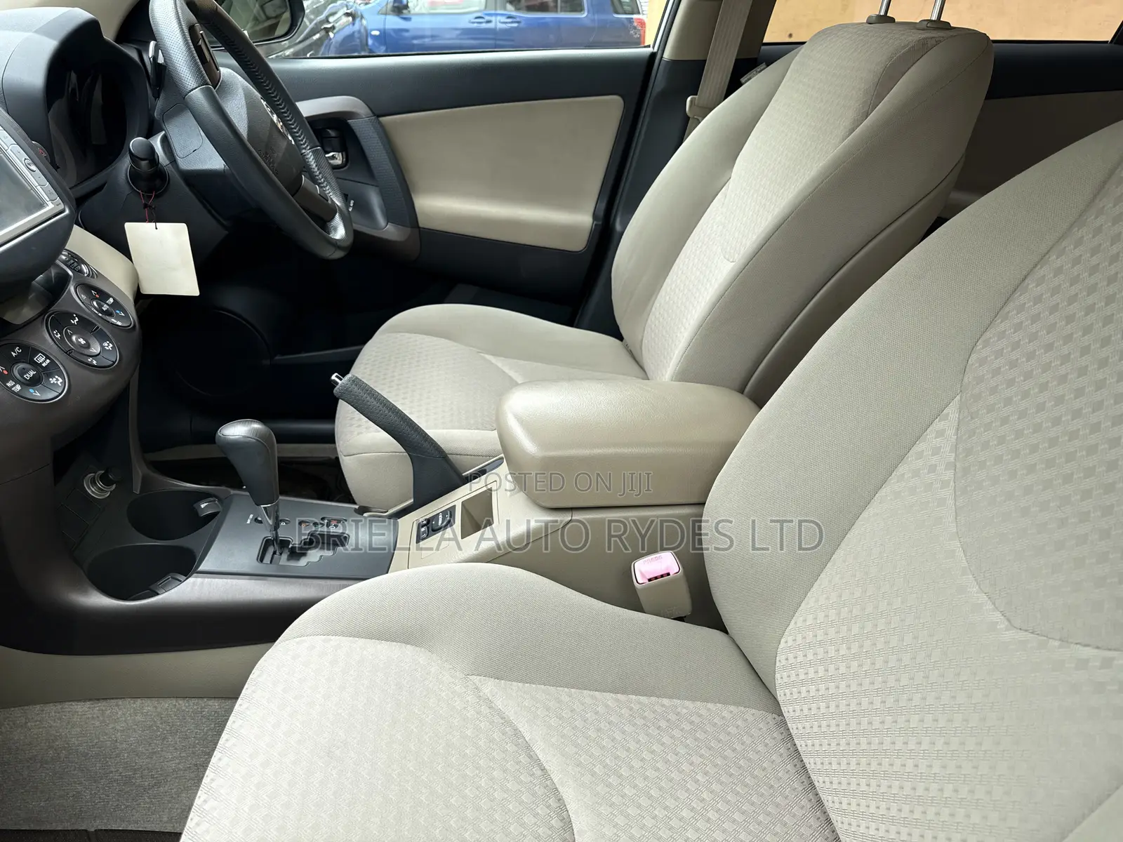 Toyota Vanguard 2011 Silver