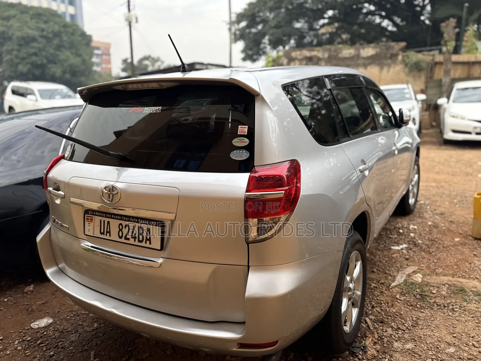Toyota Vanguard 2011 Silver