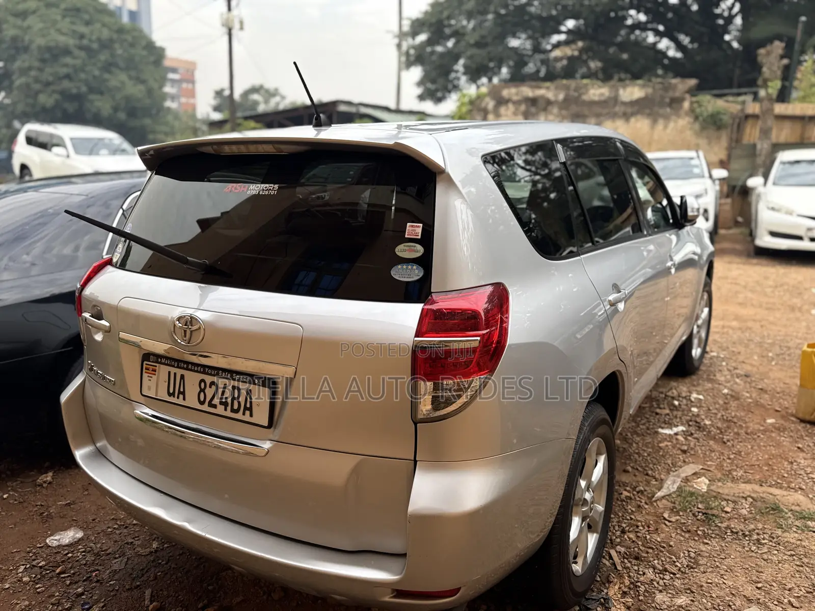 Toyota Vanguard 2011 Silver