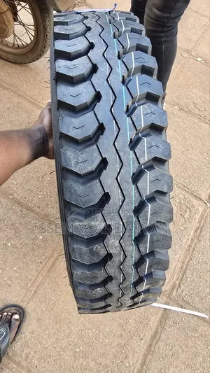 750r16 Behind Canter Tires Mudgrip