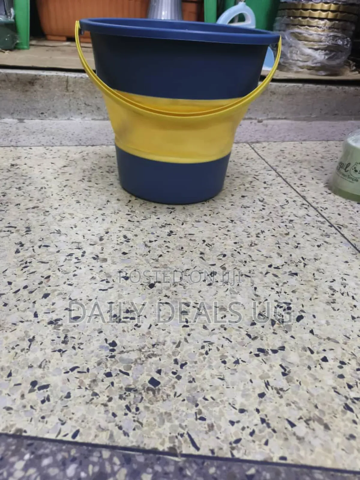 Collapsible/Folding Bucket