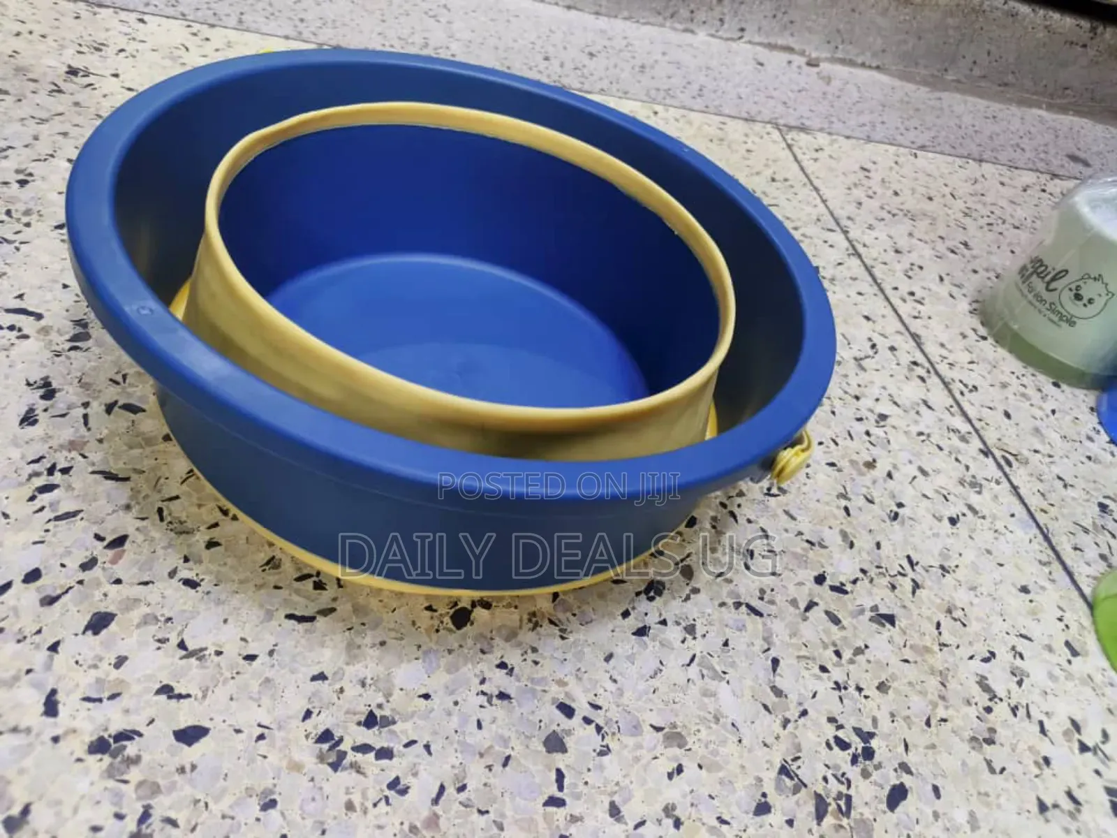 Collapsible/Folding Bucket