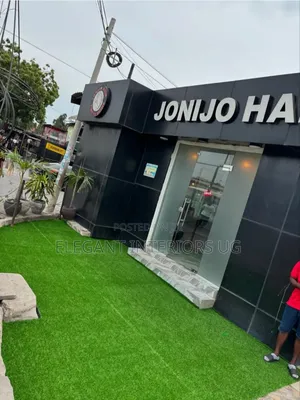 Artificial Grass Carpets Good for Balconies and Bars Available