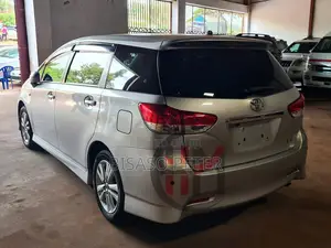 Toyota Wish 2010 Silver