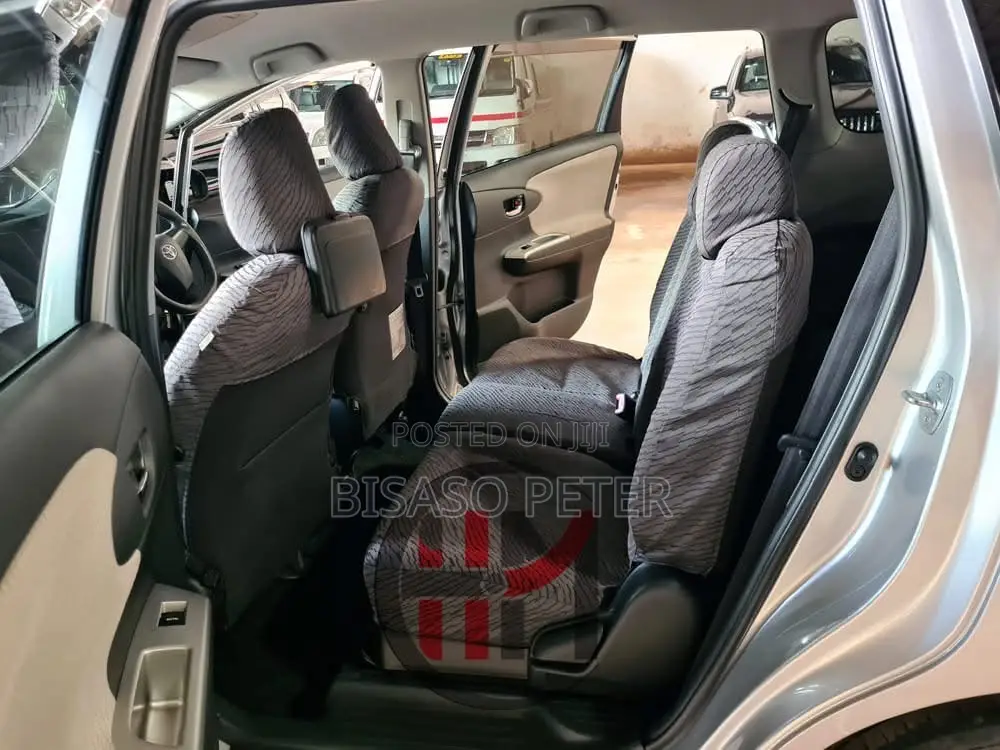 Toyota Wish 2010 Silver
