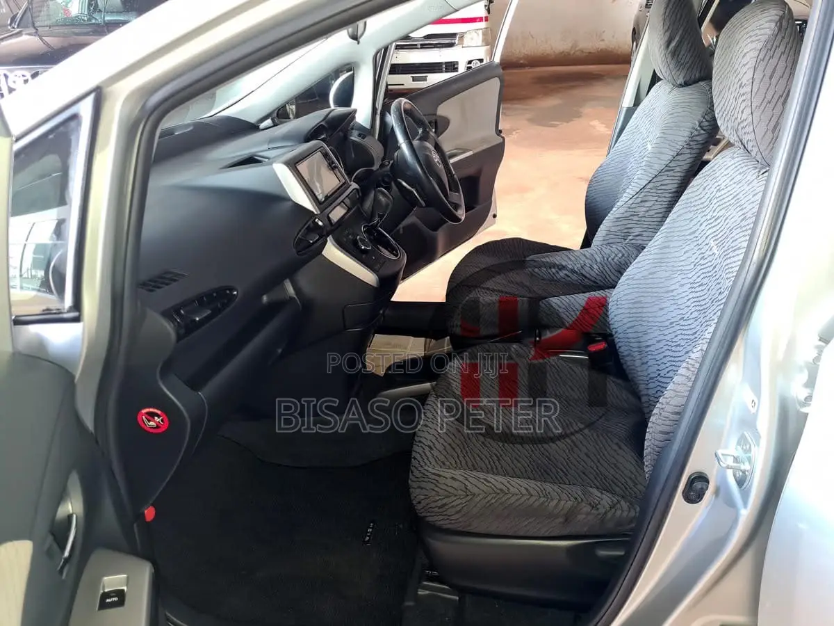 Toyota Wish 2010 Silver