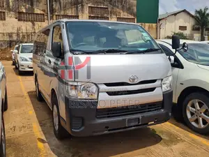 Toyota HiAce 2016 Silver
