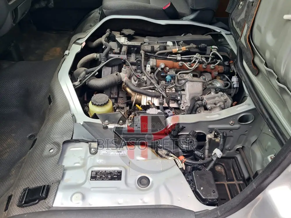 Toyota HiAce 2016 Silver