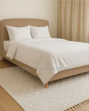 Elegant Centre Carpets Available in Fluffy Format Good for Sitting