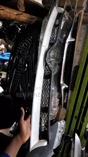 Sienta 2004 Radiator Grill