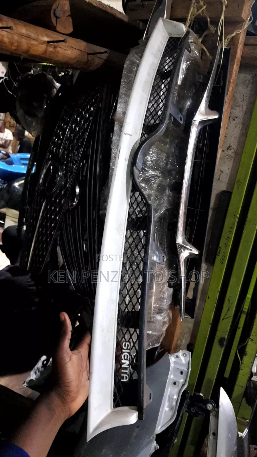 Sienta 2004 Radiator Grill