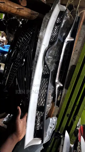 Sienta 2004 Radiator Grill