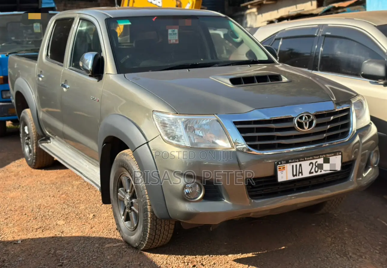 Toyota Hilux 3.0 D-4D 4x4 2013 Gray