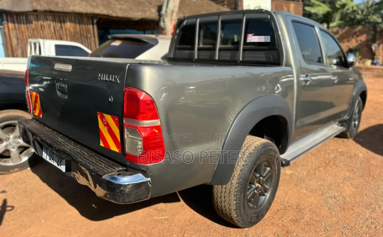 Toyota Hilux 3.0 D-4D 4x4 2013 Gray