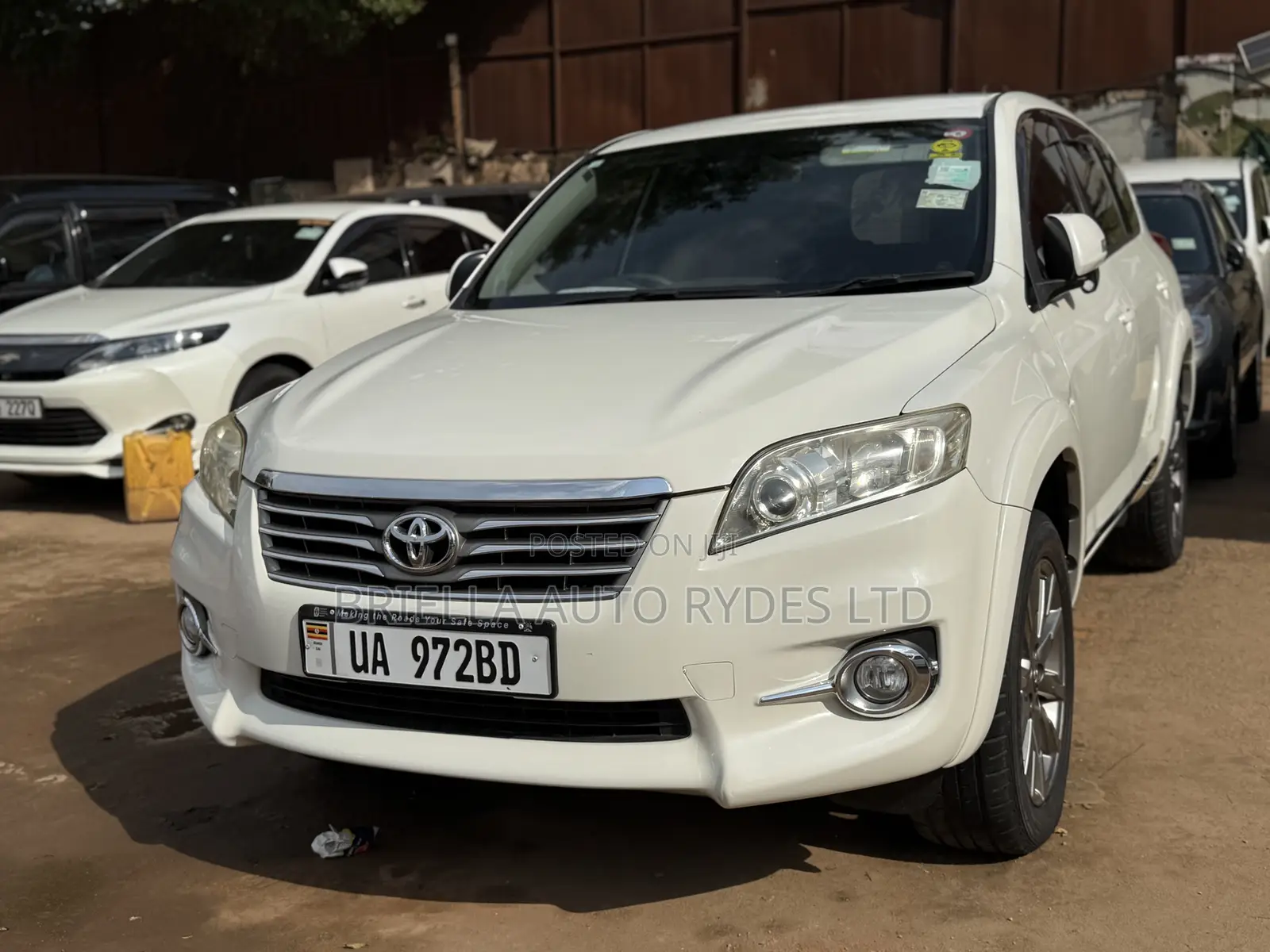 Toyota Vanguard 2011 White
