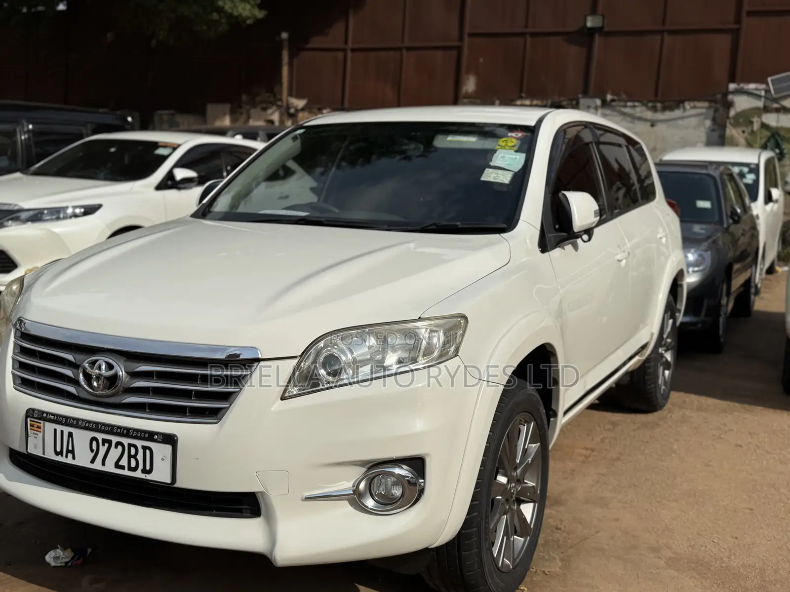 Toyota Vanguard 2011 White
