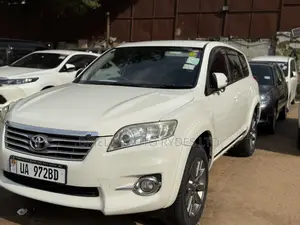 Toyota Vanguard 2011 White
