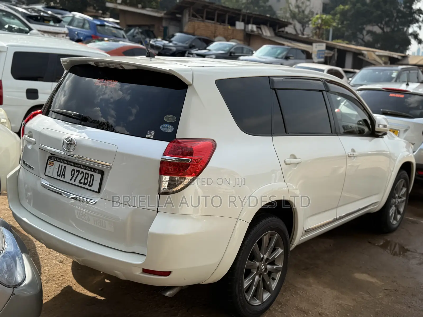 Toyota Vanguard 2011 White