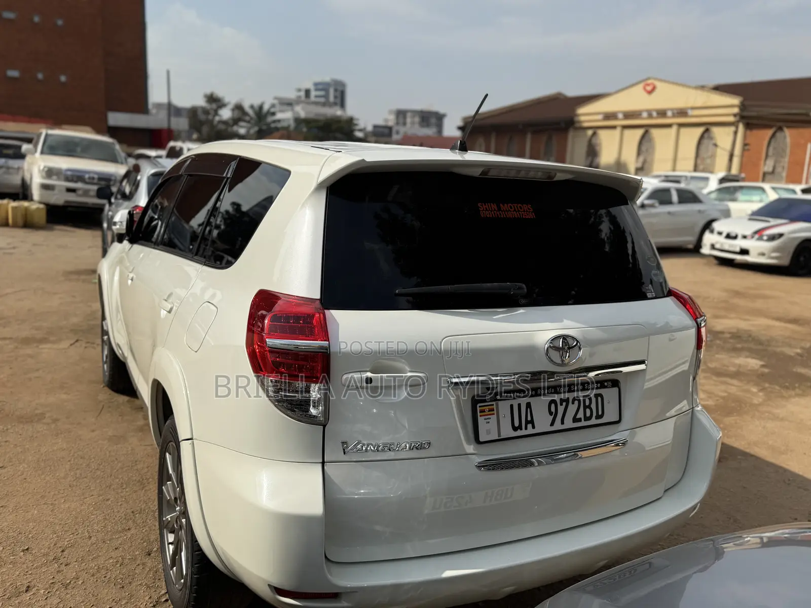 Toyota Vanguard 2011 White