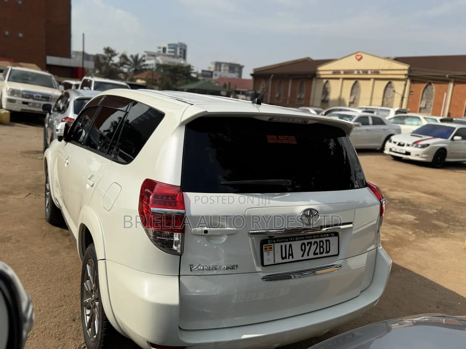 Toyota Vanguard 2011 White