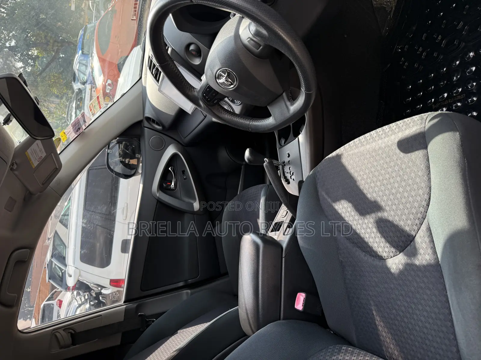 Toyota Vanguard 2011 White