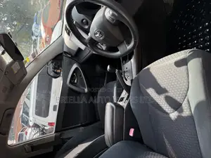 Toyota Vanguard 2011 White