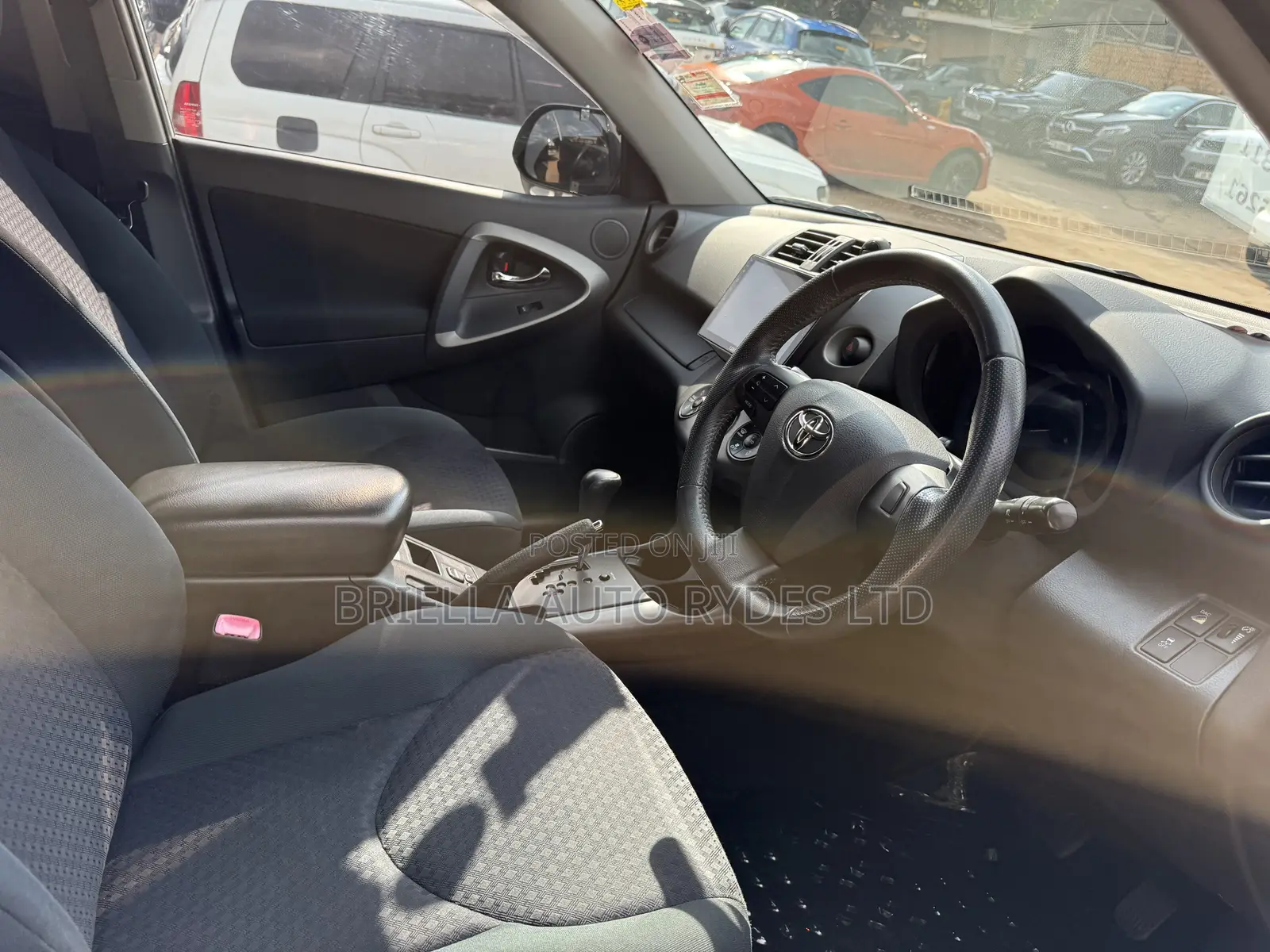 Toyota Vanguard 2011 White
