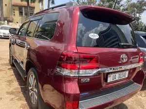 Toyota Land Cruiser 2016 Red