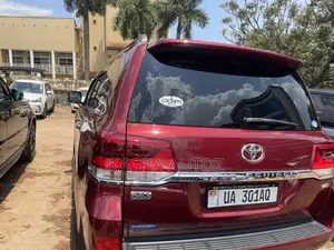 Toyota Land Cruiser 2016 Red