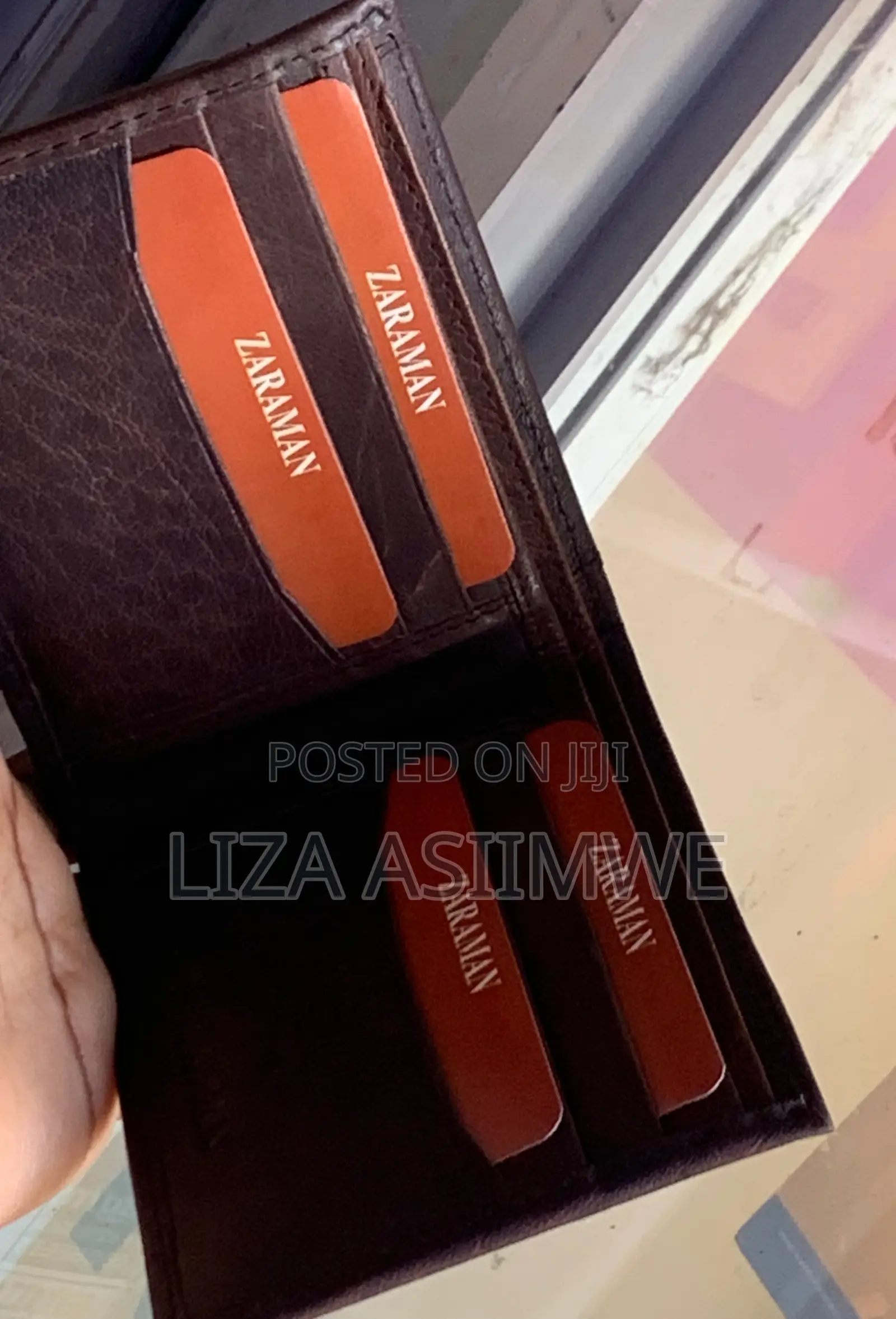 Zara Man's Essential: The Perfect Wallet for the Modern Gentleman.