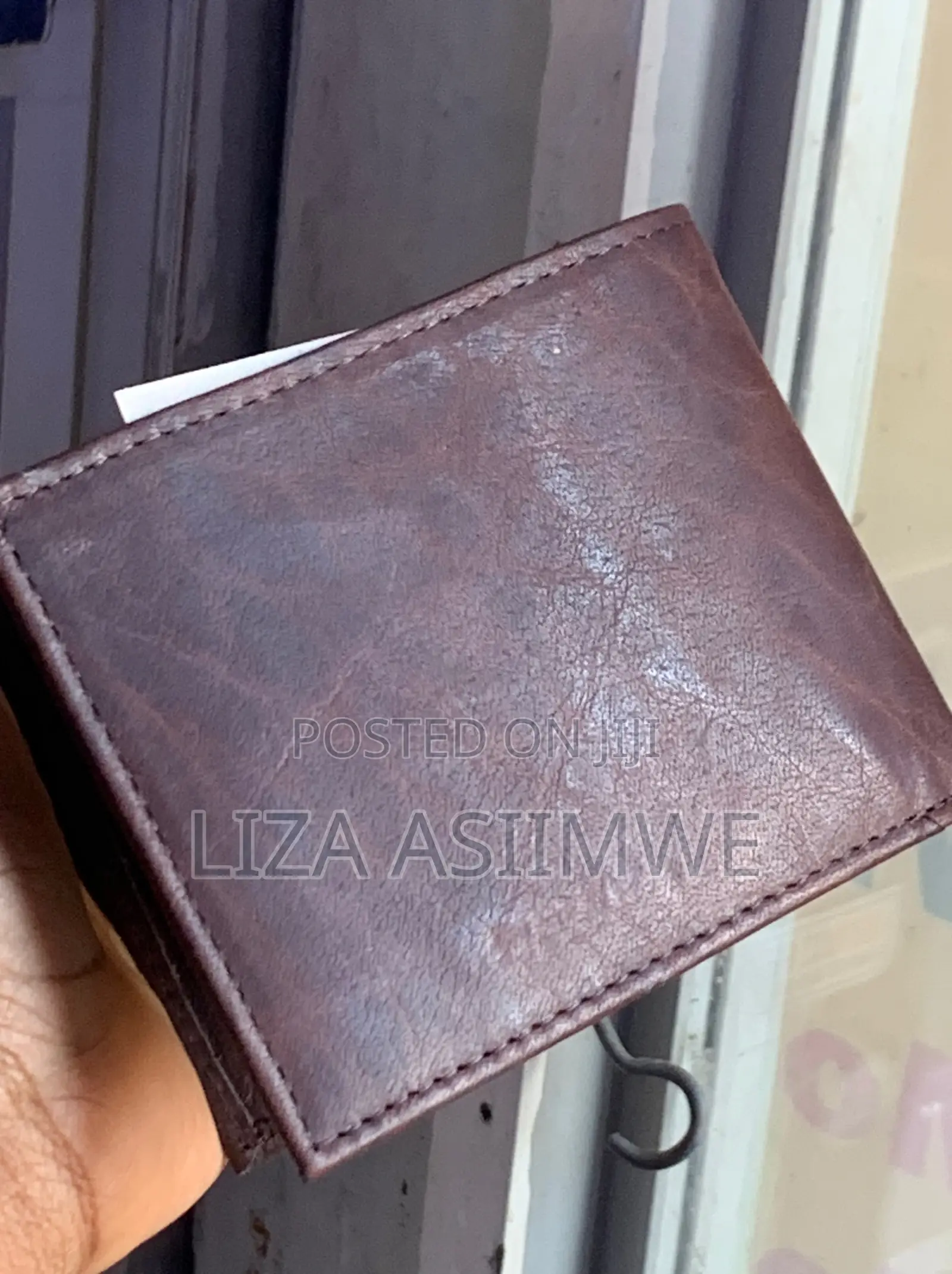Zara Man's Essential: The Perfect Wallet for the Modern Gentleman.