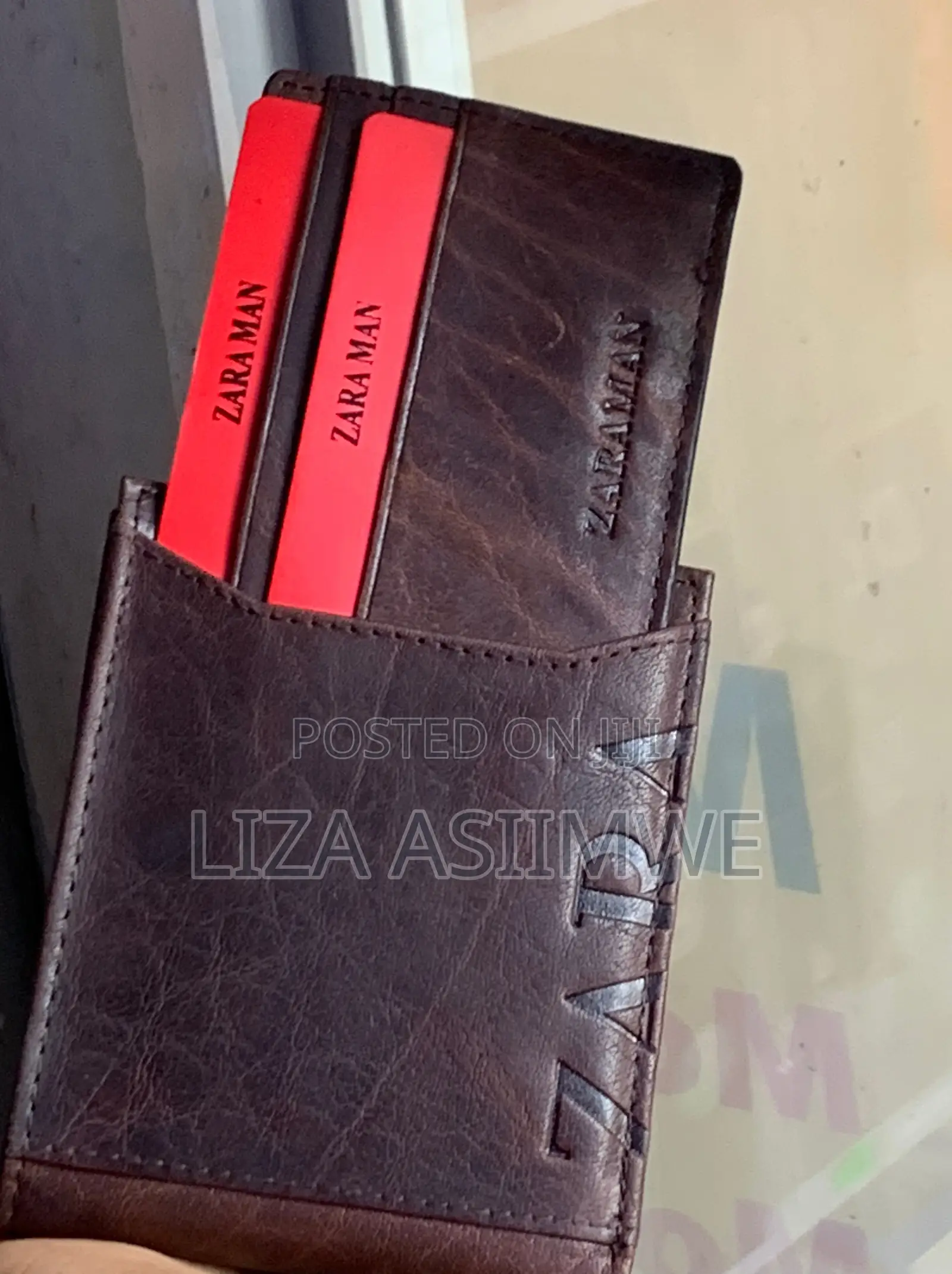 Zara Man's Essential: The Perfect Wallet for the Modern Gentleman.
