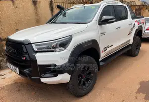 Toyota Hilux Revo Double Cab Deisel 2.4 RWD 2017 White