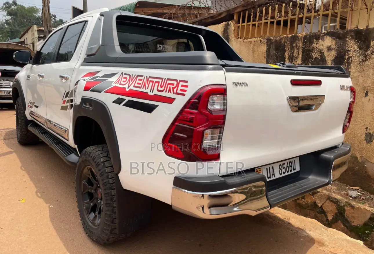 Toyota Hilux Revo Double Cab Deisel 2.4 RWD 2017 White